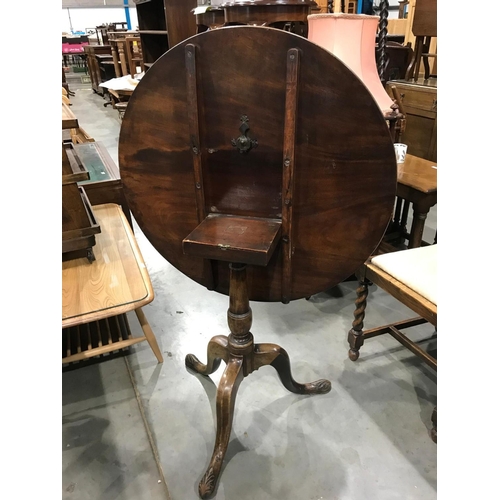 320 - MAHOGONY  TILT TOP TABLE ON TRIPOD BASE