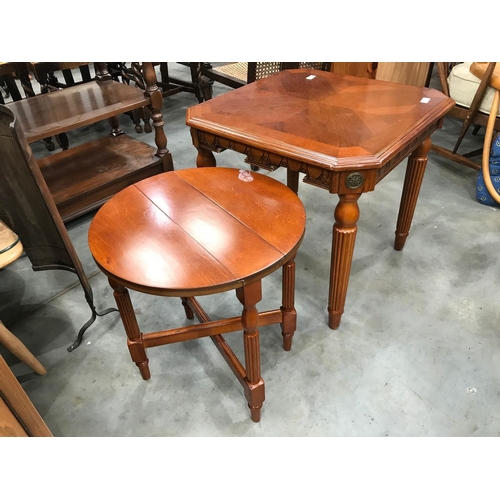 352 - OCCASIONAL TABLE ON FLUTED LEGS