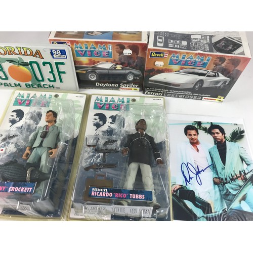 229 - COLLECTION OF MIAMI VICE MEMORABILIA AND MODELS INCLUDING 2 BUBBLE PACKED MODELS DETECTIVE RICARDO '... 