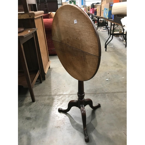 98 - ROUND TOP OAK PEDESTAL OCCASIONAL TABLE