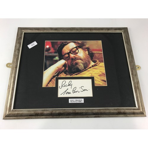 544 - FRAMED PHOTO AND SIGNATURE PANEL, RICKY TOMLINSON, THE ROYAL FAMILY, NO CERTIFICATE