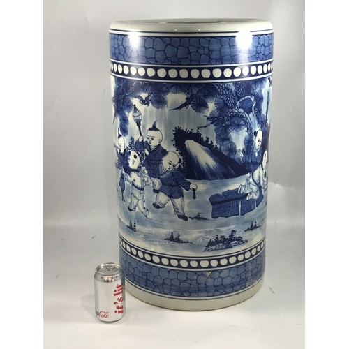 859 - VERY LARGE ORIENTAL PORCELAIN BLUE AND WHITE STICK STAND, APPROX. 62 cm H.