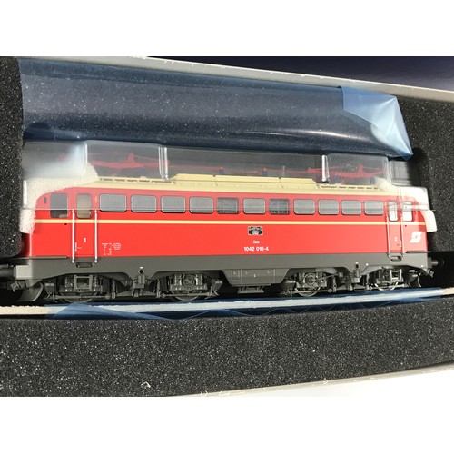 367 - ROCO MODEL RAILWAY AUSTRIAN OBB 1042 LOCOMOTIVE, SOUND CHIP FITTED, APPEARS NOT TO HAVE BEEN OUT THE... 