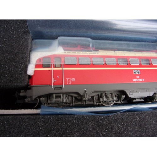 367 - ROCO MODEL RAILWAY AUSTRIAN OBB 1042 LOCOMOTIVE, SOUND CHIP FITTED, APPEARS NOT TO HAVE BEEN OUT THE... 