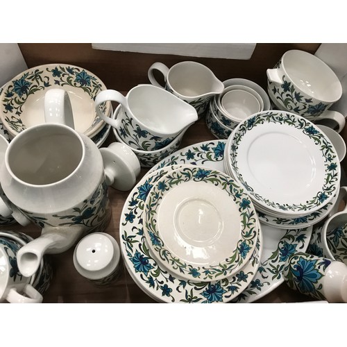 833 - MIDWINTER DINNER SERVICE LARGE QUANTITY 3 TRAYS