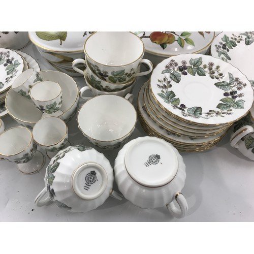 880 - BOX OF ROYAL WORCESTER LAVINIA TEA WARE & QTY OF EVESHAM WARE