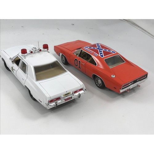 227 - JOY RIDE 1:18 SCALE DUKES OF HAZARD POLICE CAR AND GENERAL LEE CAR, DUKES OF HAZARD ANNUAL