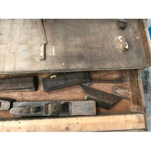 599 - CARPENTERS TOOLBOX AND CONTENTS