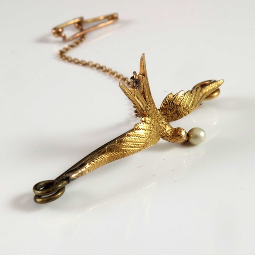 738 - SWALLOW BROOCH APPROX. 3g TOGETHER WITH A DOUBLE SIDED LOCKET AND A BELCHER CHAIN, APPROX. 7.5g