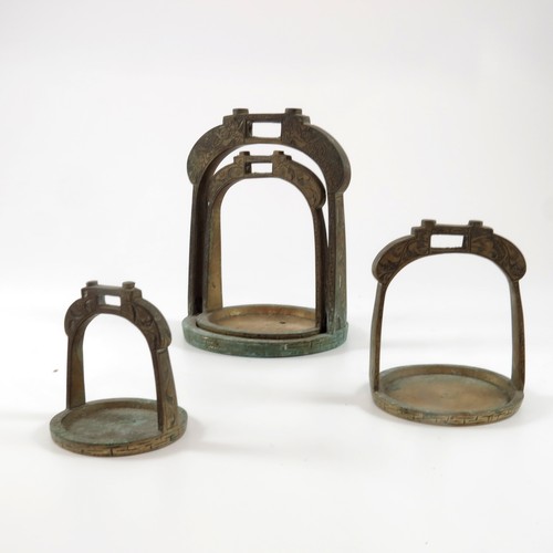 439 - A SET OF 4 ORIENTAL GRADUATED STIRRUP WEIGHTS AND 4 RICE BOWL STANDS WITH CHINESE CHARACTER MARKS