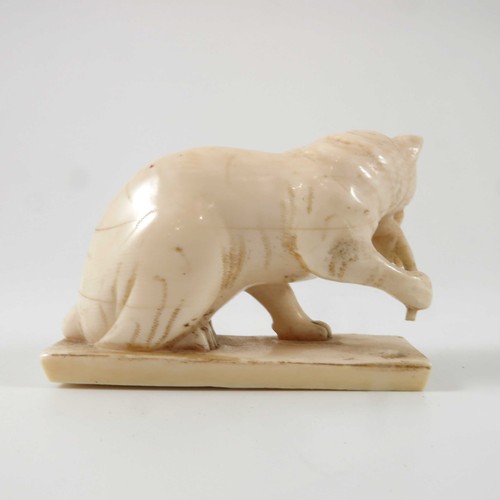 463 - 19TH CENTURY CARVED IVORY STUDY OF A CAT WITH A MOUSE