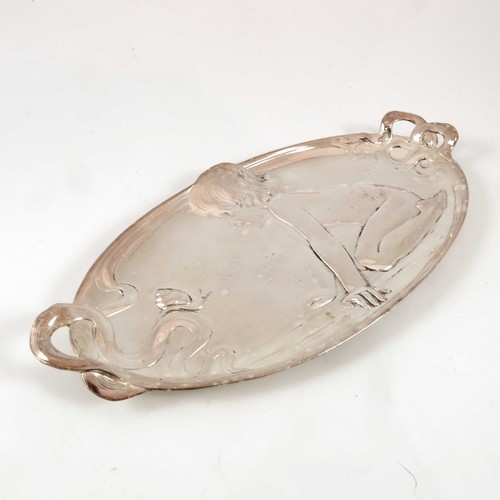 405 - A LATE 19TH CENTURY WMF ART NOUVEAU DISH OF OVAL FORM WITH PIERCED HANDLES HAVING REPOUSSE DECORATIO... 