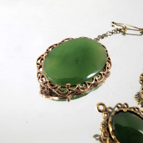 806 - POSSIBLY JADE CABOCHON BROOCH AND PR. MATCHING CLIP ON EARRINGS