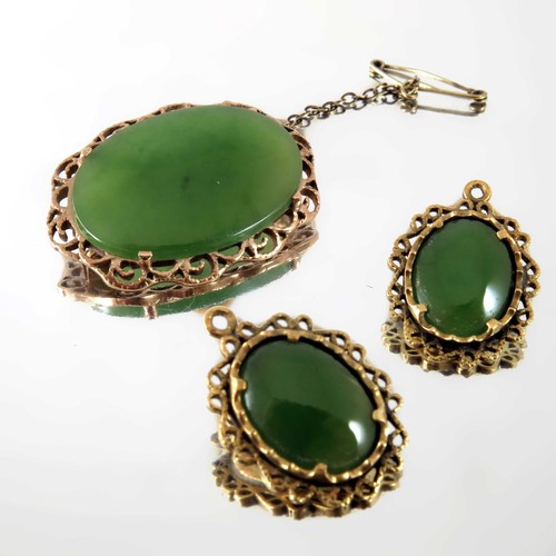 806 - POSSIBLY JADE CABOCHON BROOCH AND PR. MATCHING CLIP ON EARRINGS