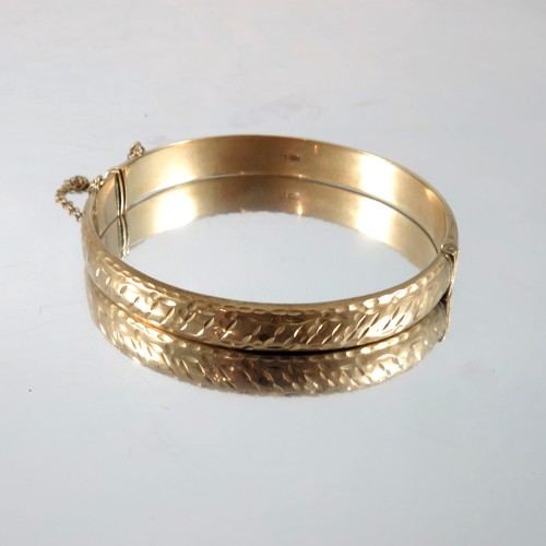 731 - 9 CARAT GOLD BANGLE 10.7 g