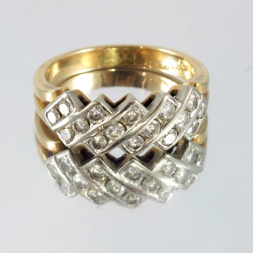 768 - 18 CARAT GOLD AND DIAMOND MODERN RING