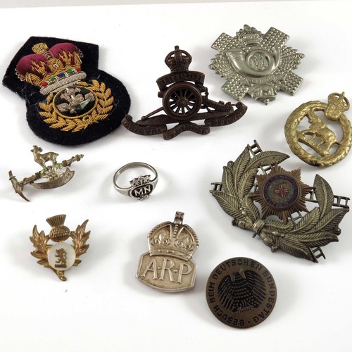 182 - QTY. MISC. MILITARY BUTTONS AND BADGES