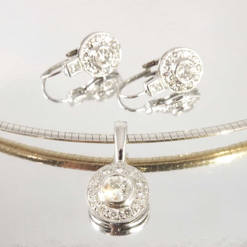 797 - MAGNIFICENT SUITE OF 18K DIAMOND SET WHITE GOLD JEWELLERY COMPRISING NECKLACE AND PR. MATCHING DIAMO... 