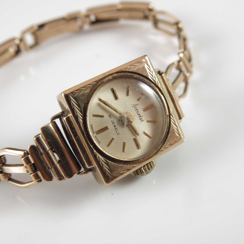 835 - LADIES 9 CARAT GOLD ACCURIST WRIST WATCH ON GOLD BRACELET APPROX. 11g GROSS