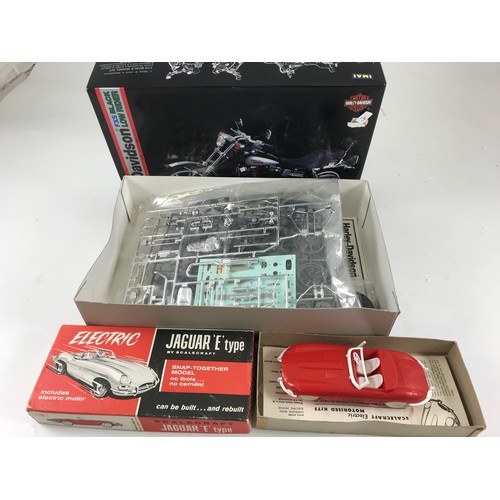 115 - VINTAGE PLASTIC KIT SCALECRAFT JAGUAR E TYPE, MADE CONDITION T/W IMAI HARLEY DAVIDSON FSX BLACK LOW ... 