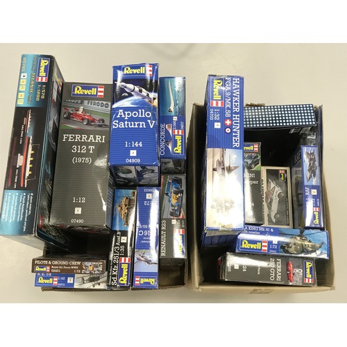 313 - REVELL PLASTIC KITS APPROX 17 INCLUDING LARGE SCALE MODELS, APOLLO, HUNTER, FERRARI, TITANIC, MANY U... 