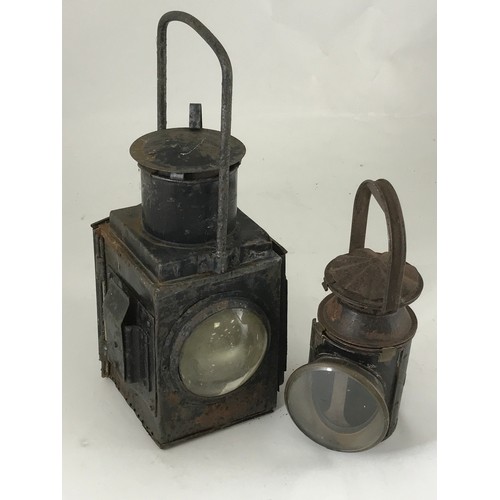 587 - RAILWAY HAND LAMP MARKED BR SR MADE BY BLADON, NO INNER WORKINGS AND BLACK SHELL OF LATER LOCOMOTIVE... 