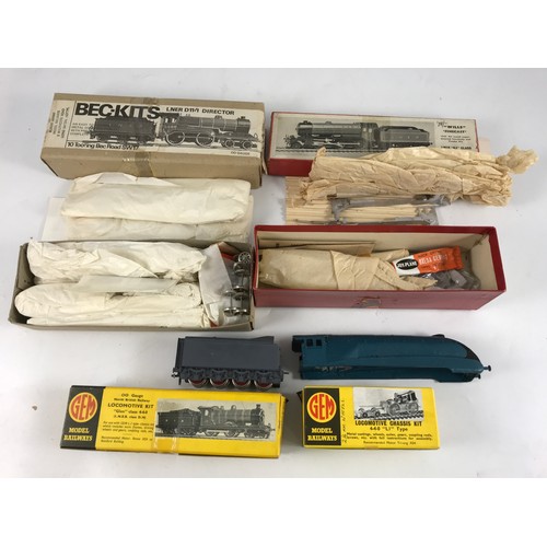 372 - 00 GAUGE MODEL RAILWAY KITS : BES KITS LNER D11 DIRECTOR UNMADE IN BOX, WILLS LNER K3, GEM LNER GLEN... 