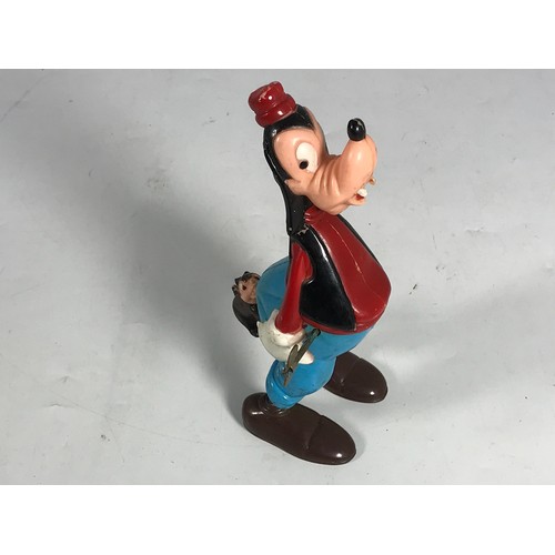 196 - A 1960'S MARX PLASTIC CLOCKWORK WALT DISNEY GOOFY WALKING FIGURE, STAMPED MARX MADE IN HONG KONG, AP... 