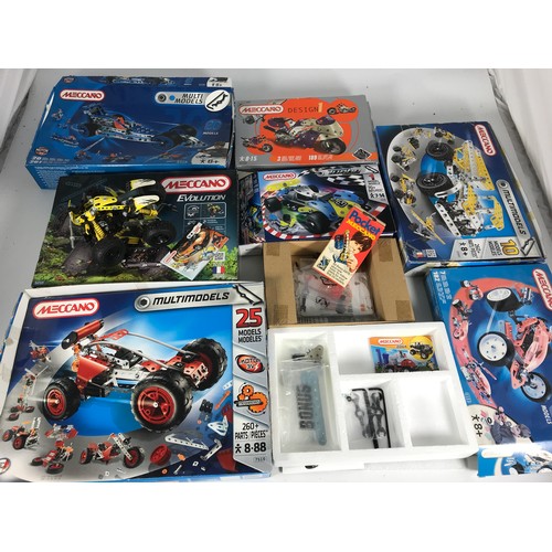 324 - QTY. OF PART SETS OF MECCANO, SETS CONTENTS AS SHOWN, BOXED BUT INCOMPLETE - 836520, 4700 FLEXIBLE, ... 