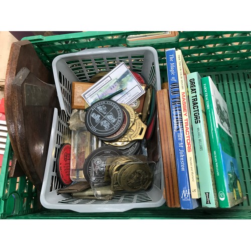 48 - CRATE OF VINTAGE VEHICLE RALLY PLAQUES, SHOW PLAQUES, COASTERS, MANY BRASS AND NAMED, PLUS A NUMBER ... 