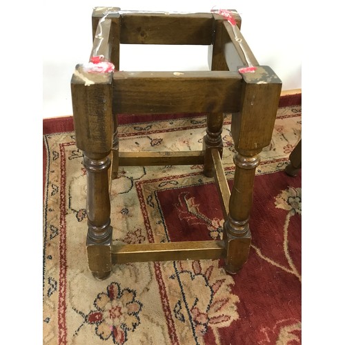 266 - 11 CLUB / PUB STOOLS WITH 8 DETACHED SEAT SWABS. (TRADE ONLY)