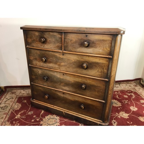 320 - GOOD QUALITY VICTORIAN CHEST OF 2 OVER 3 DRAWERS WITH TURNED HANDLES, APPROX. 124 cm