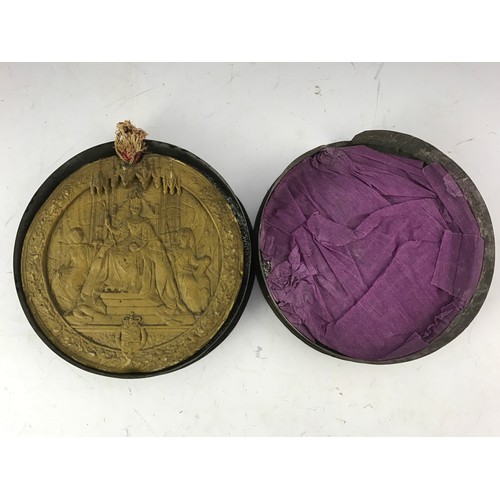 535 - LARGE WAX SEAL IN A CIRCULAR JAPANNED TIN