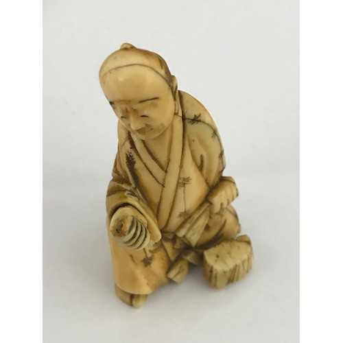 462 - COLLECTION OF 5 19TH CENTURY JAPANESE MEIJI PERIOD CARVED IVORY NETSUKE, TALLEST APPROX. 5.5 cms