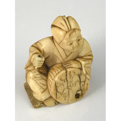 462 - COLLECTION OF 5 19TH CENTURY JAPANESE MEIJI PERIOD CARVED IVORY NETSUKE, TALLEST APPROX. 5.5 cms