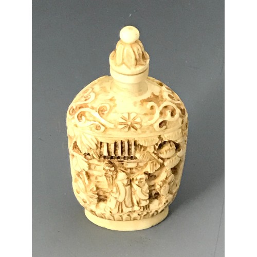 461 - INTRICATELY CARVED IVORY SNUFF BOTTLE APPROX. 6.5 cms