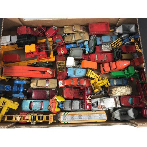 106 - TRAY OF ASSORTED MIXED DIECAST TOYS, ALL P/W