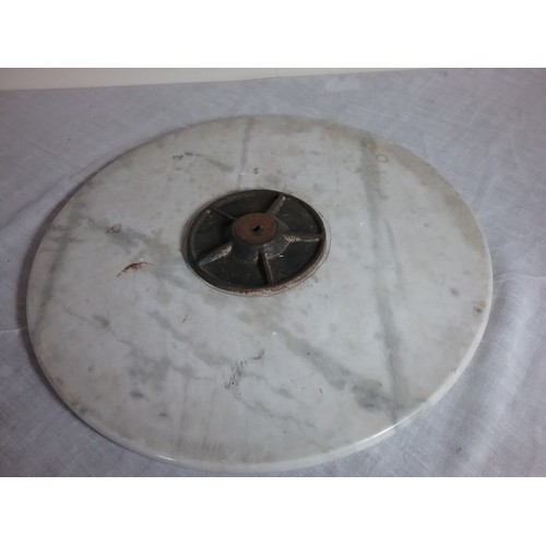 81 - ROUND MARBLE TABLE TOP, APPROX. 59 cms DIAMETER