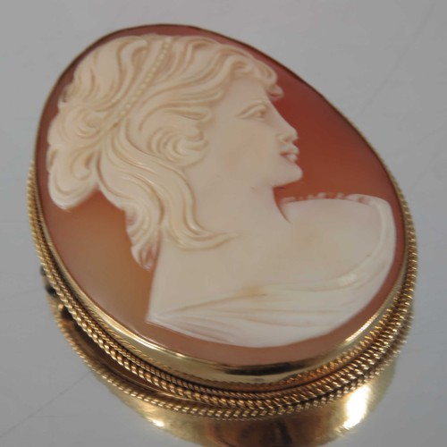 760 - 2 CAMEO BROOCHES