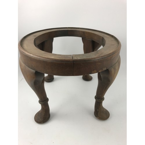 93 - OVAL MAHOGANY CELLERATTE STAND