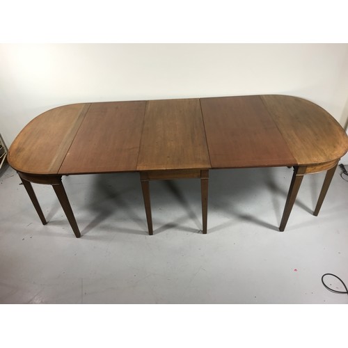 86 - GEORGIAN D END MAHOGANY DINING TABLE WITH 2 SPARE LEAVES AND CENTRAL SECTION