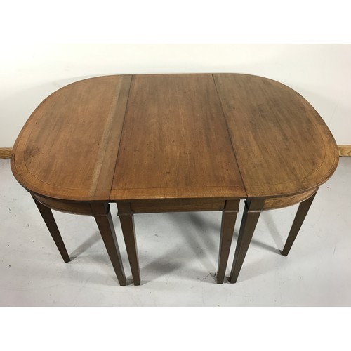 86 - GEORGIAN D END MAHOGANY DINING TABLE WITH 2 SPARE LEAVES AND CENTRAL SECTION