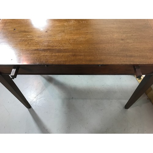 86 - GEORGIAN D END MAHOGANY DINING TABLE WITH 2 SPARE LEAVES AND CENTRAL SECTION