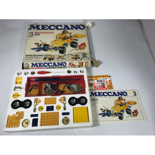 67 - MECCANO MOTORISED NUMBER 3 SET IN BOX, CONTENTS IN VERY GOOD CONDITION, APPEARS NEAR COMPLETE, PLUS ... 