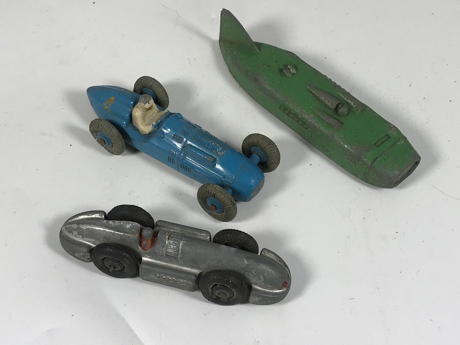 3 DINKY TOY CARS COMPRISING EARLY DINKY TOY MODELS