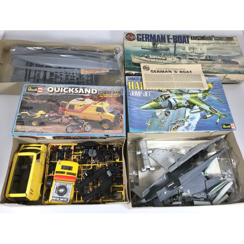 73 - BOX OF VARIOUS AIRFIX AND OTHER PLASTIC KITS, COMPRISING GERMAN 'E' BOAT WITH INSTRUCTIONS FOR 'S' B... 