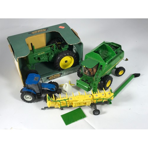 59 - COLLECTION OF DIE CAST TRACTORS COMPRISING AN ERTL JOHN DEERE WIDE FRONT MODEL G TRACTOR 1/16 SCALE ... 