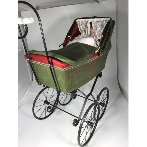 95 - MODERN DOLLS PRAM