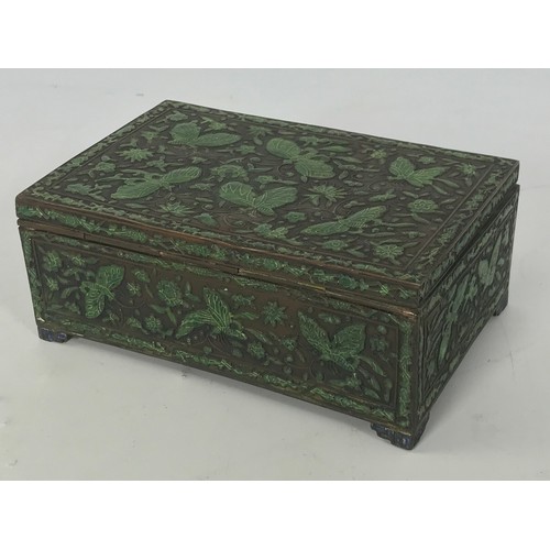 450 - ORIENTAL RECTANGULAR BOX WITH GREEN ENAMELLED DECORATION BUTTERFLIES AND FOLIAGE APPROX. 13 x 8.5 cm... 