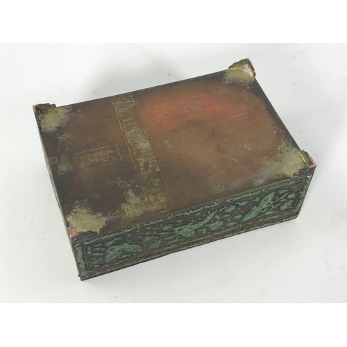 450 - ORIENTAL RECTANGULAR BOX WITH GREEN ENAMELLED DECORATION BUTTERFLIES AND FOLIAGE APPROX. 13 x 8.5 cm... 